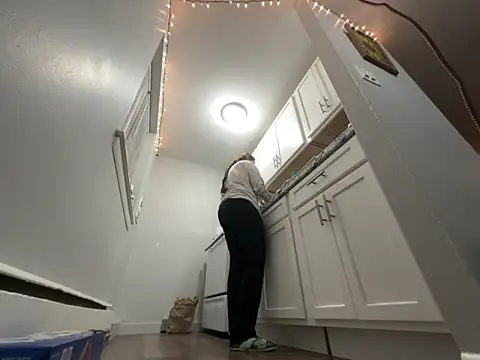 Snowbunnycake 131 online show from November 5, 2:36 am