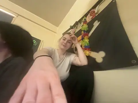 Snowbunnycake 131 online show from February 9, 2:15 pm