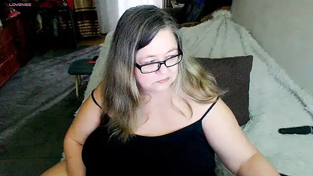 Snapshot of sex2 chatting on June 7, 12:49 am sex2 online show from June 7, 12:49 am