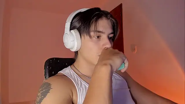 Giordano Russo online show from December 1, 2:01 am