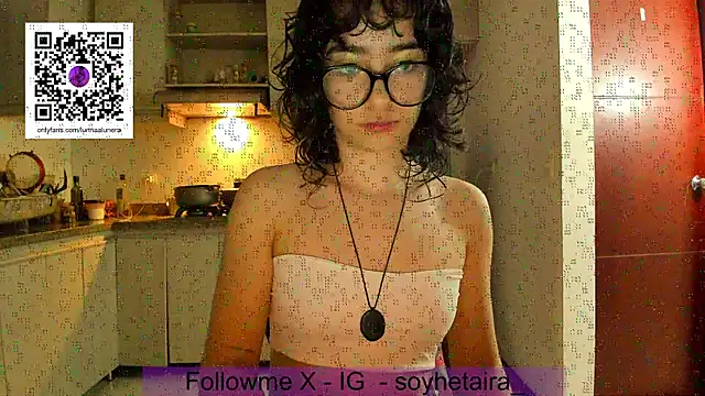 Snapshot of _Lunnaa_ chatting on January 15, 1:53 am Lunnaa online show from January 15, 1:53 am