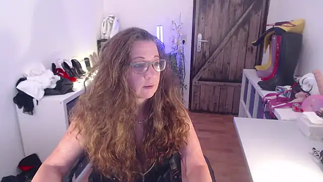 Snapshot of GeilesLuder75 chatting on May 14, 8:44 am GeilesLuder75 online show from May 14, 8:44 am