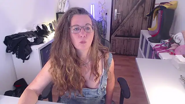 Snapshot of GeilesLuder75 chatting on May 15, 3:32 pm GeilesLuder75 online show from May 15, 3:32 pm