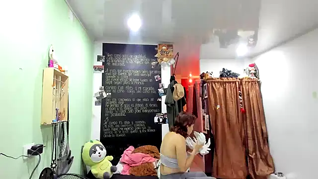 Snapshot of Ginger_Sweetty chatting on June 16, 11:16 pm Ginger Sweetty online show from June 16, 11:16 pm