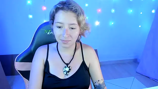 Snapshot of Ginger_Sweetty chatting on December 15, 12:51 am Ginger Sweetty online show from December 15, 12:51 am