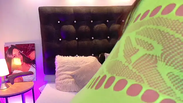 ValenScott1 online show from November 18, 12:41 pm