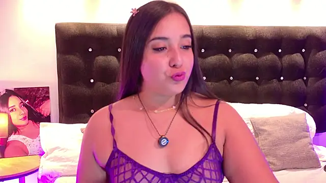 Snapshot of ValenScott1 chatting on April 22, 12:34 pm ValenScott1 online show from April 22, 12:34 pm