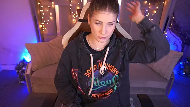 CassandraGood online show from February 9, 7:50 am