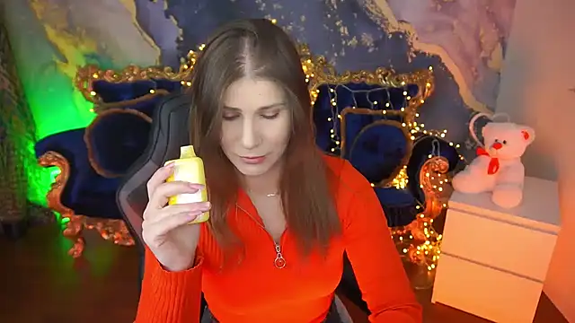 CassandraGood online show from April 11, 7:45 am