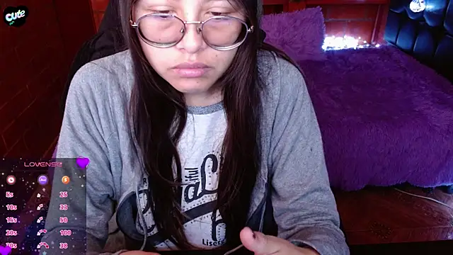 MidoriQuiinn online show from March 31, 2:30 pm