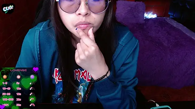 Snapshot of MidoriQuiinn chatting on June 12, 6:27 pm MidoriQuiinn online show from June 12, 6:27 pm