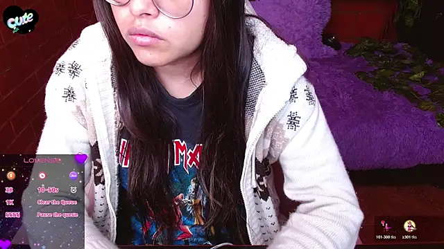 Snapshot of MidoriQuiinn chatting on November 11, 3:18 pm MidoriQuiinn online show from November 11, 3:18 pm