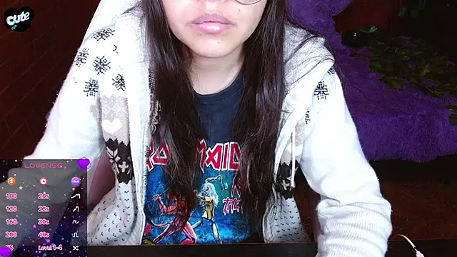 Snapshot of MidoriQuiinn chatting on November 15, 11:25 am MidoriQuiinn online show from November 15, 11:25 am