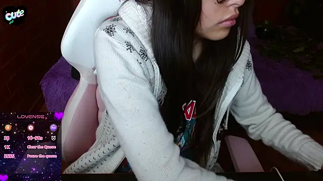 Snapshot of MidoriQuiinn chatting on November 12, 2:43 pm MidoriQuiinn online show from November 12, 2:43 pm