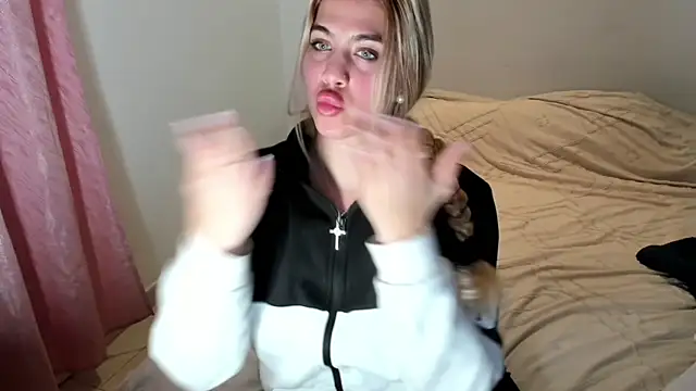 MariaMeir online show from December 18, 8:01 pm