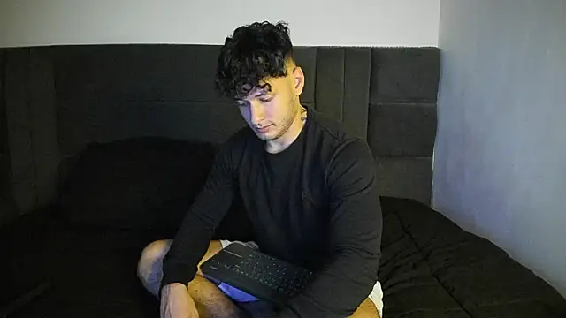 alejandro  2 online show from January 13, 1:42 am