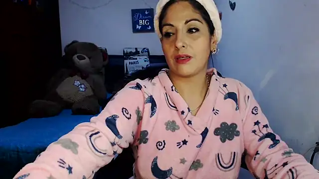 Snapshot of sahtlove1 chatting on December 4, 1:26 am sahtlove1 online show from December 4, 1:26 am