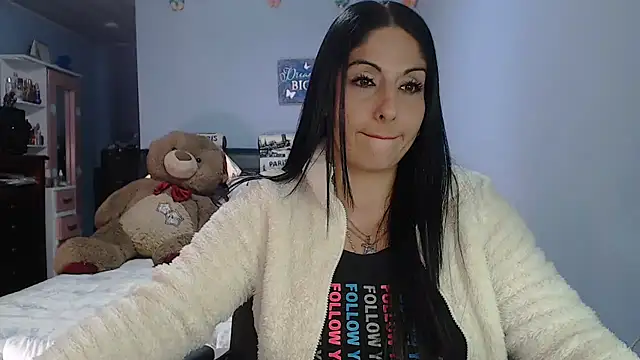 Snapshot of sahtlove1 chatting on June 4, 6:12 pm sahtlove1 online show from June 4, 6:12 pm