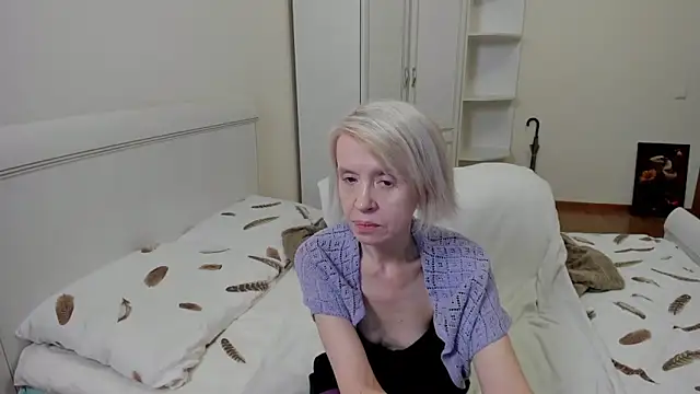 Snapshot of aminalive chatting on November 4, 8:45 pm aminalive online show from November 4, 8:45 pm