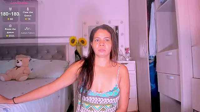 Snapshot of sharonDulce chatting on February 28, 4:12 am sharonDulce online show from February 28, 4:12 am