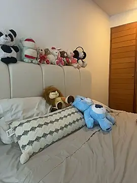 oriana zoeee online show from February 25, 11:37 pm