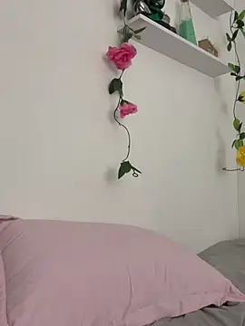 Snapshot of oriana_zoeee chatting on November 19, 10:43 pm oriana zoeee online show from November 19, 10:43 pm