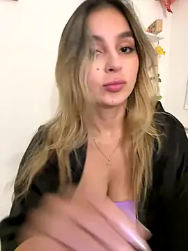 Snapshot of oriana_zoeee chatting on October 30, 12:09 am oriana zoeee online show from October 30, 12:09 am