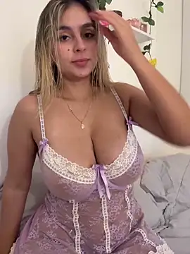 oriana zoeee online show from December 17, 11:10 pm