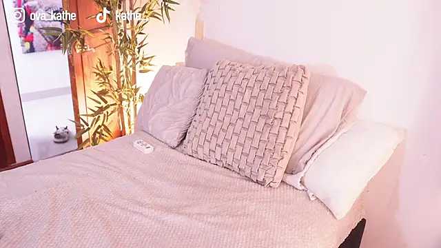 Lucy fit online show from March 27, 6:09 pm