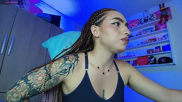 Snapshot of valenor_ chatting on February 10, 2:43 am valenor online show from February 10, 2:43 am