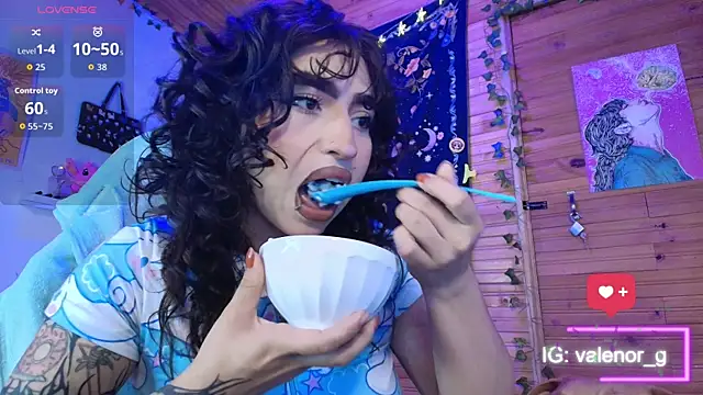 Snapshot of valenor_ chatting on November 4, 2:26 am valenor online show from November 4, 2:26 am