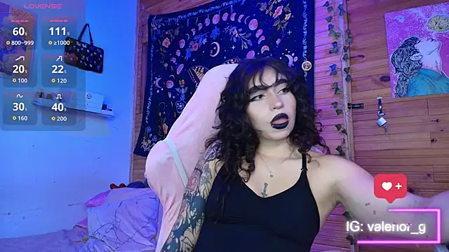 Snapshot of valenor_ chatting on October 24, 2:10 am valenor online show from October 24, 2:10 am