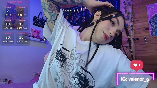 Snapshot of valenor_ chatting on November 19, 3:06 am valenor online show from November 19, 3:06 am