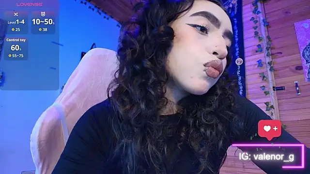 Snapshot of valenor_ chatting on September 20, 3:22 am valenor online show from September 20, 3:22 am