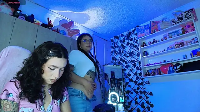 valenor  online show from May 16, 4:11 am
