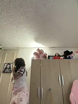 valenor  online show from May 8, 4:22 pm