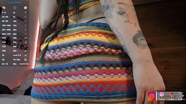 Snapshot of valenor_ chatting on February 6, 6:08 am valenor online show from February 6, 6:08 am