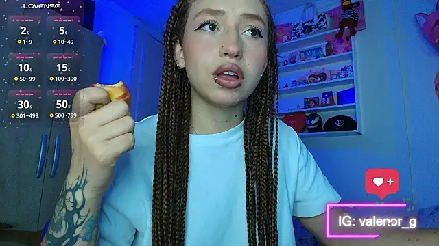 Snapshot of valenor_ chatting on February 20, 3:14 am valenor online show from February 20, 3:14 am