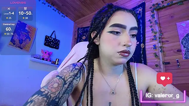 Snapshot of valenor_ chatting on November 26, 3:06 am valenor online show from November 26, 3:06 am