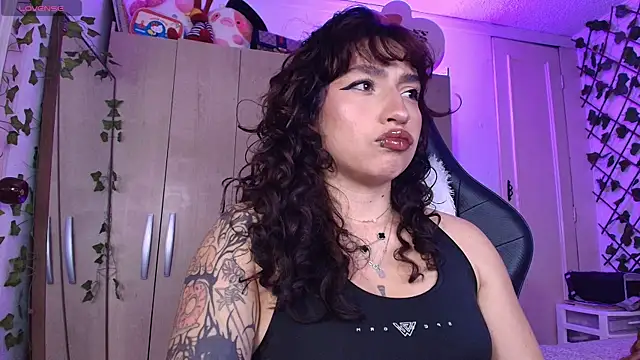 valenor  online show from July 22, 4:14 am