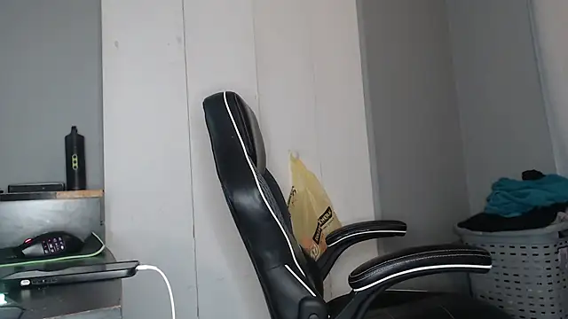 Snapshot of ChrisVacher chatting on December 4, 3:20 am ChrisVacher online show from December 4, 3:20 am