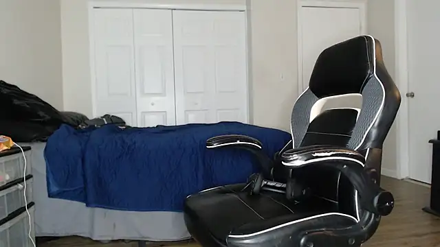 ChrisVacher online show from February 7, 11:24 pm