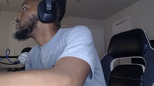 Snapshot of ChrisVacher chatting on September 20, 11:21 pm ChrisVacher online show from September 20, 11:21 pm