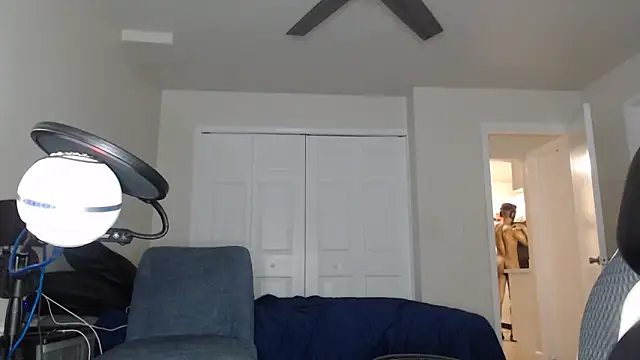 ChrisVacher online show from December 23, 2:11 am