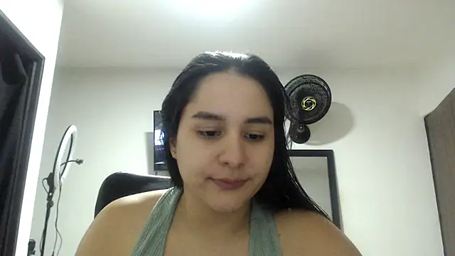 Snapshot of Mavie_roses chatting on October 12, 11:06 pm Mavie roses online show from October 12, 11:06 pm