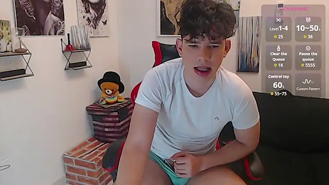 Oliverboy- online show from June 13, 11:35 pm