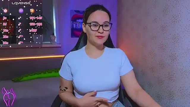 EsterLogan online show from September 20, 11:15 am