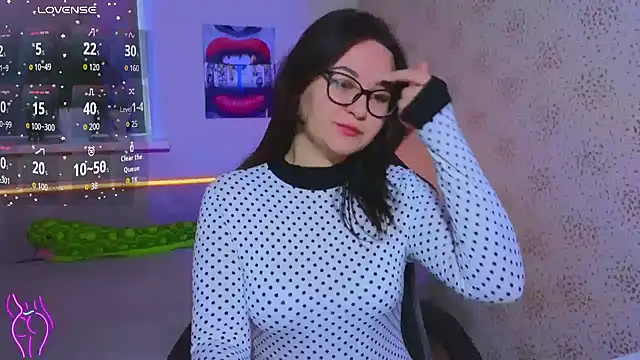 EsterLogan online show from October 27, 9:32 am