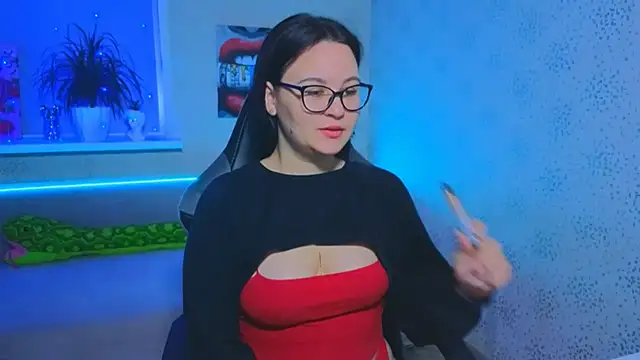 EsterLogan online show from November 13, 10:30 am