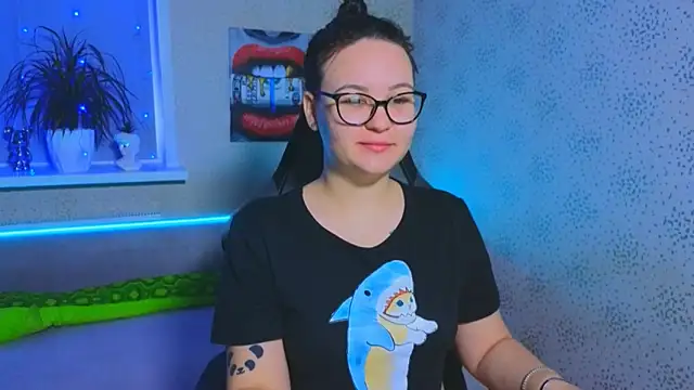 EsterLogan online show from November 22, 6:45 am